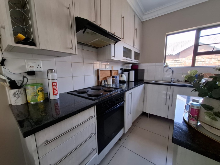 2 Bedroom Property for Sale in Heuwelsig Free State